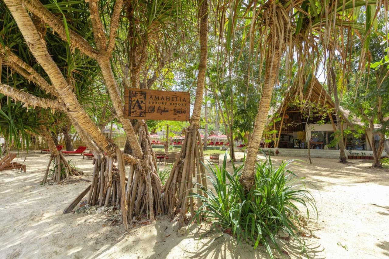 Amahelia Luxury Resort & Restaurant - ギリ・アサハン エクステリア 写真